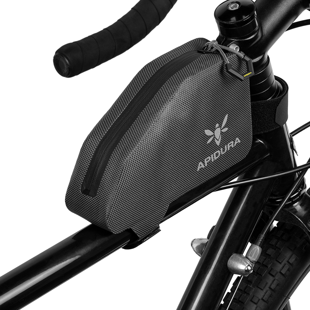 apidura-expedition-top-tube-pack-0.5l-on-bike-2-hires.jpg